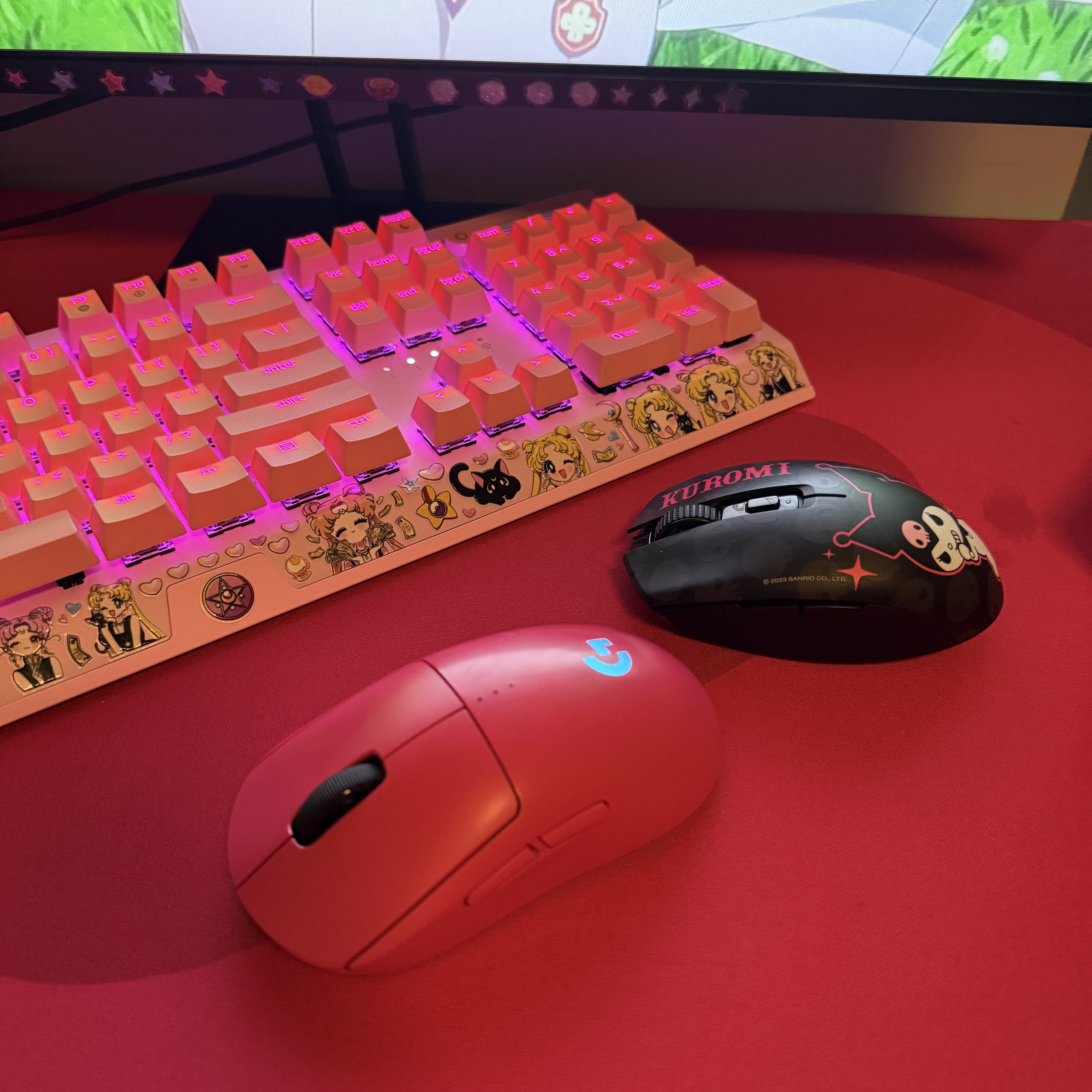 雷蛇（Razer）黑寡妇V3 机械键盘 游戏键盘 104键 RGB背光 游戏电竞 粉晶 绿轴 带腕托 实拍图