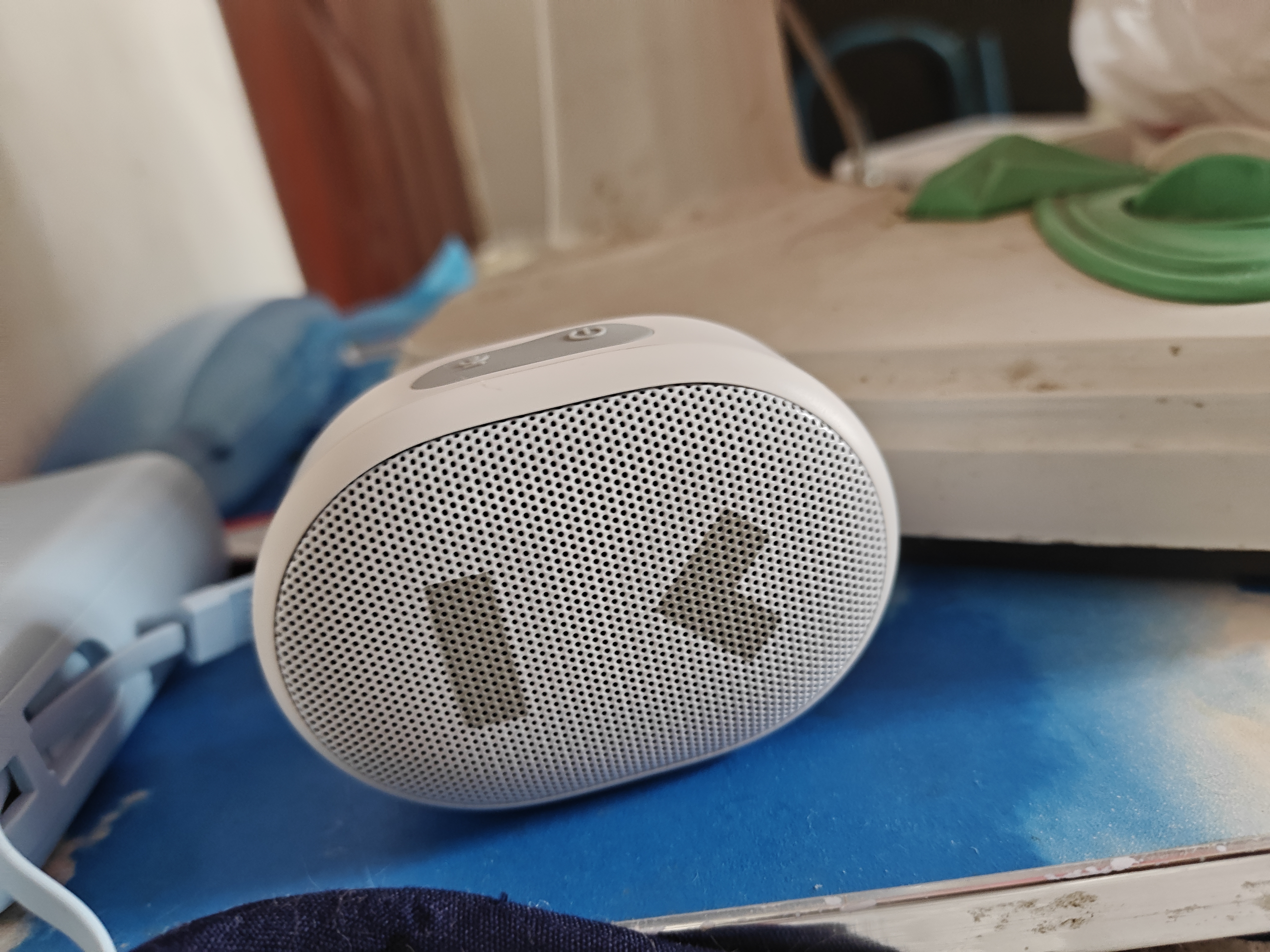 小度智能随身音箱 便携蓝牙音箱 迷你音响 小度智能音箱 智能语音助手 蓝牙5.0连接 白色 实拍图