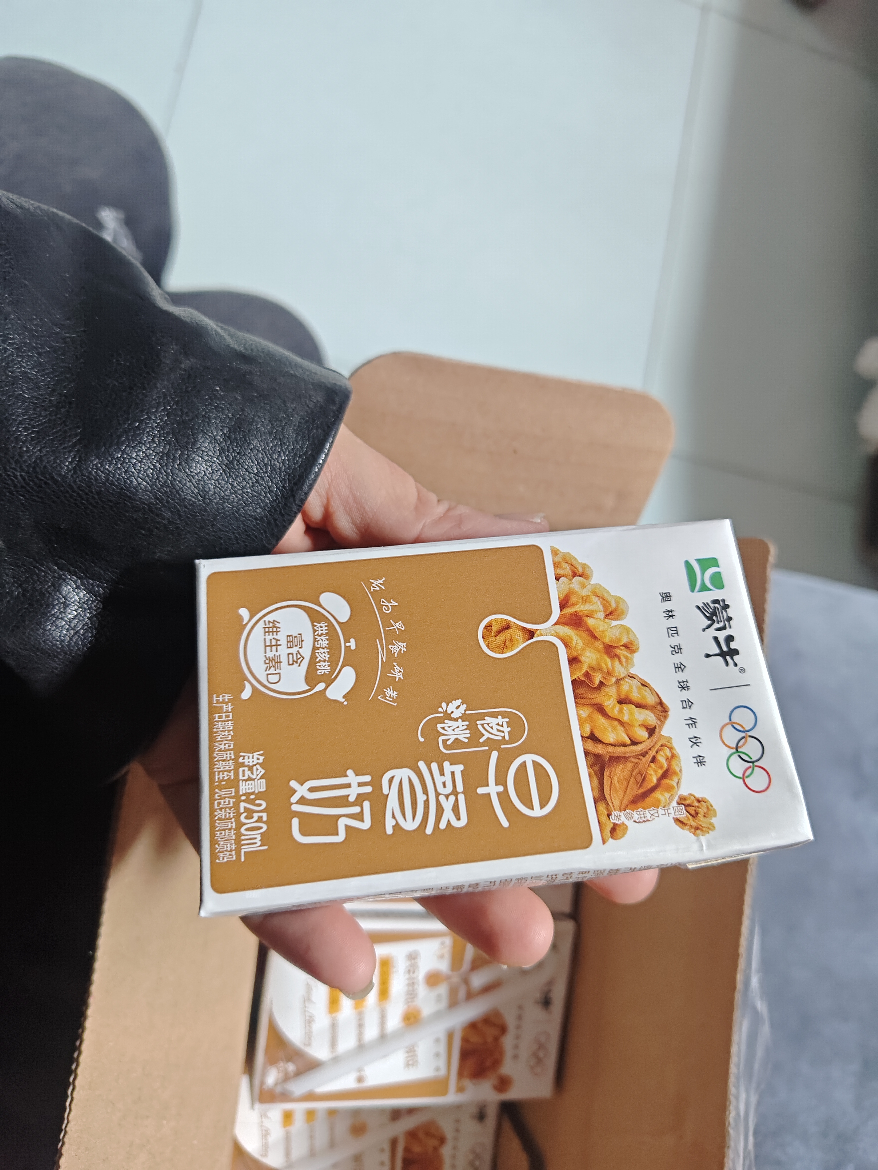 蒙牛早餐风味奶核桃味250ml*16盒 老人小孩营养补充送礼礼盒 实拍图