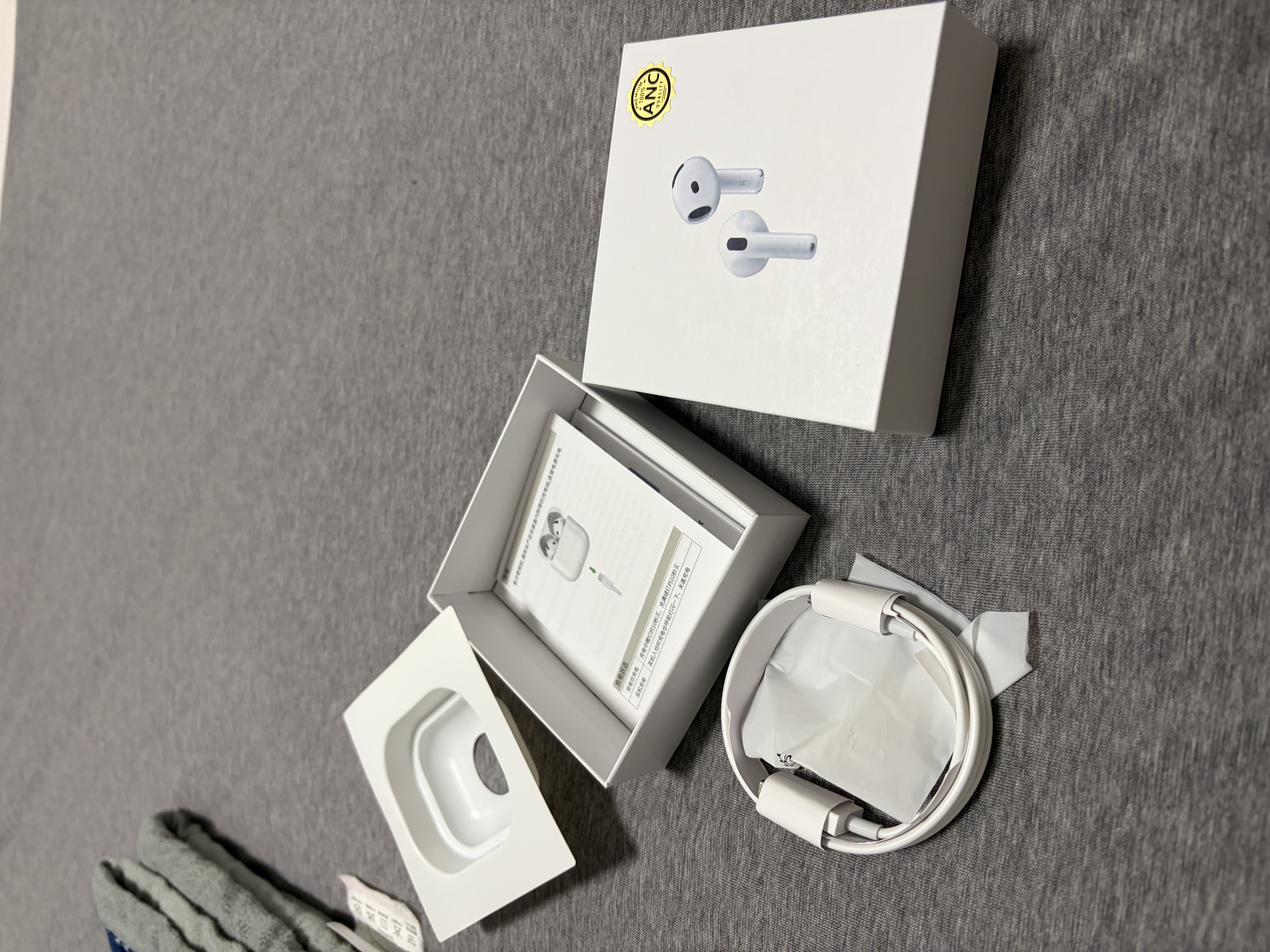 UKL【华强北顶配丨Air5代降噪款】蓝牙耳机适配苹果无线2026新款半入耳式iphone18/17/16/15/14pods5 【原版正装全功能主动降噪版】 【主动降噪+空间音頻+滑动调音】 实拍图
