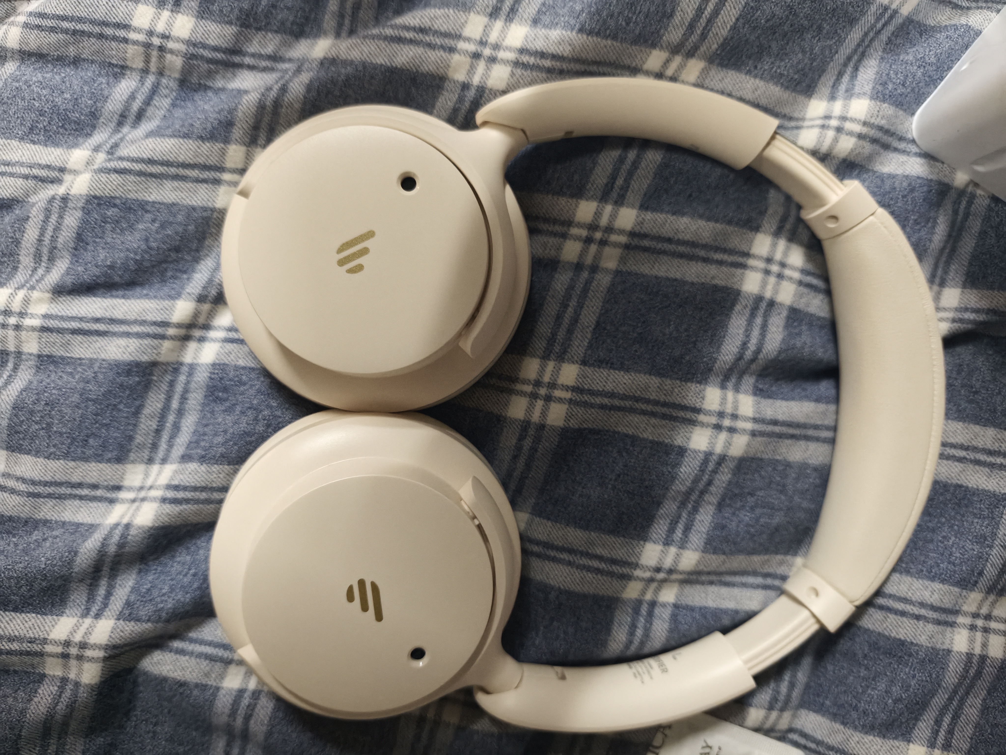 漫步者（EDIFIER）Fit900NB头戴式耳机蓝牙无线主动降噪6.0超长续航手机电脑游戏音乐耳麦通话送男女友学生礼物 云岩白 实拍图