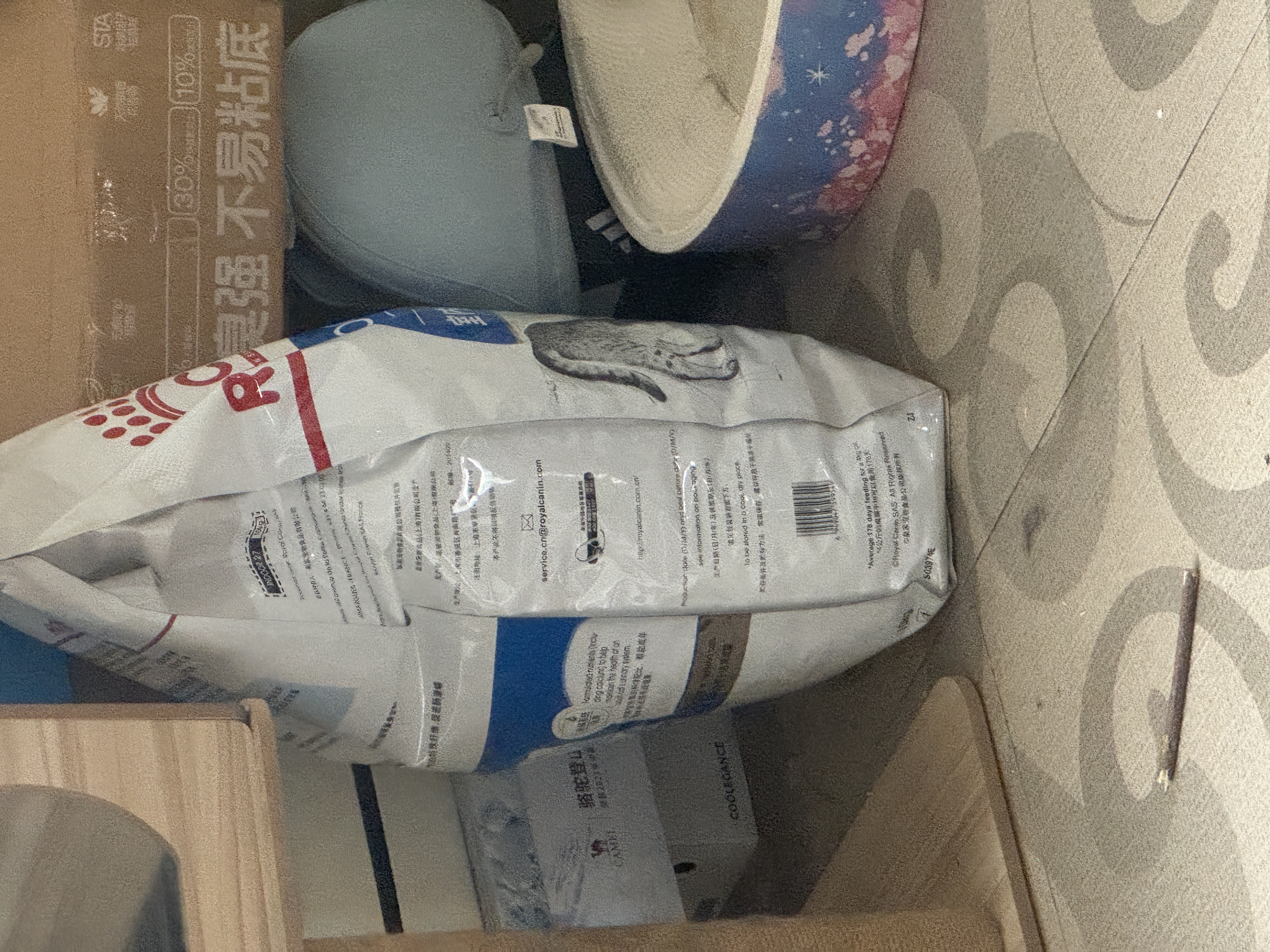 皇家猫粮 室内成猫粮 I27 通用粮 12月以上 10KG 实拍图