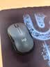 罗技（Logitech）M220 轻音鼠标 无线鼠标 办公鼠标 对称鼠标 带无线微型接收器 灰黑色 实拍图