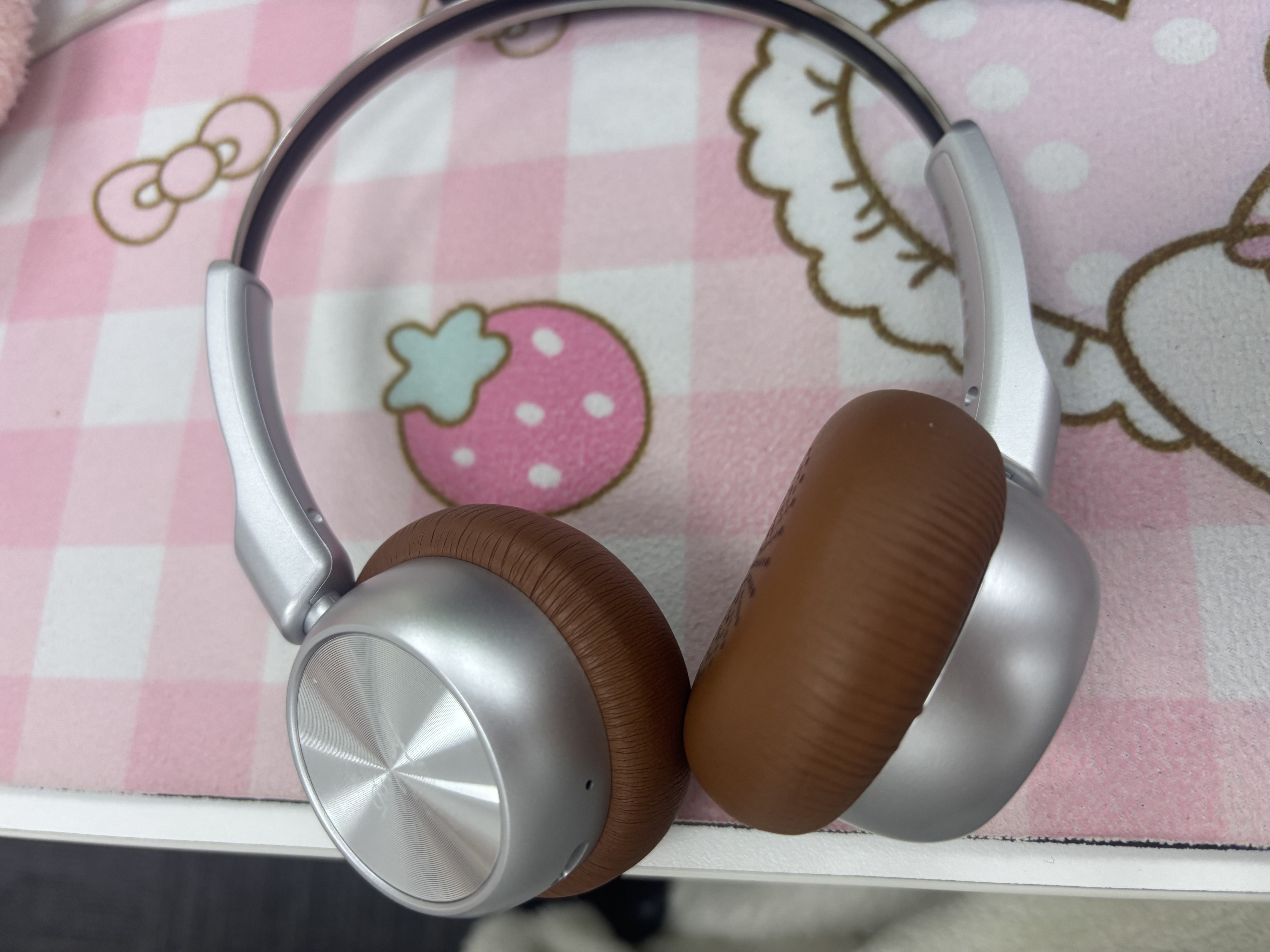iKF R1复古头戴式耳机无线蓝牙时尚数码穿搭高音质蓝牙6.0金属千禧y2k网红明星美拉德氛围感 暮光银 实拍图