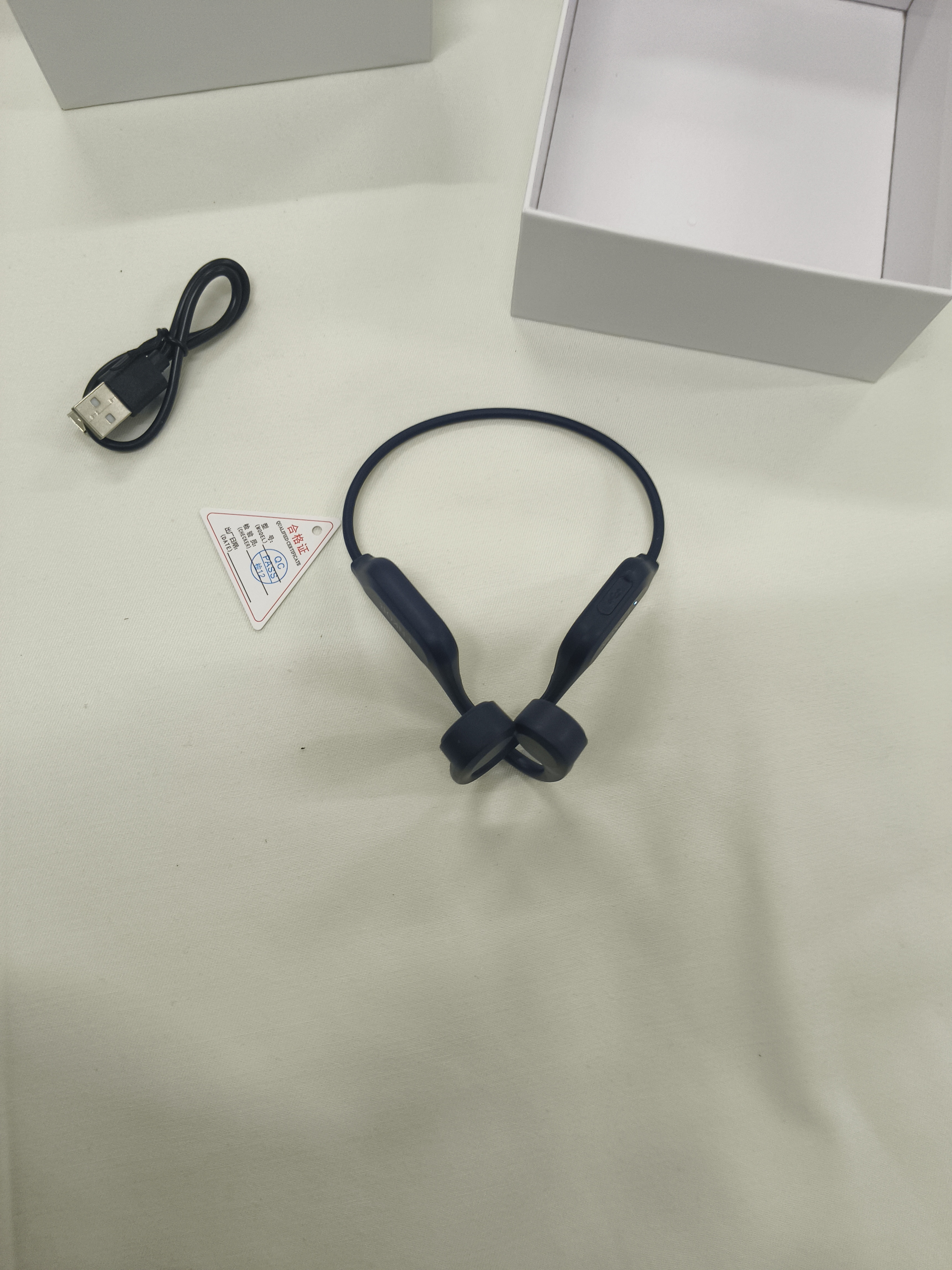 ENKOR恩科X9骨传导蓝牙耳机运动跑步骑行专用IPX6级防水防汗开放式挂耳无线耳机32G内存MP3模式 午夜蓝 实拍图