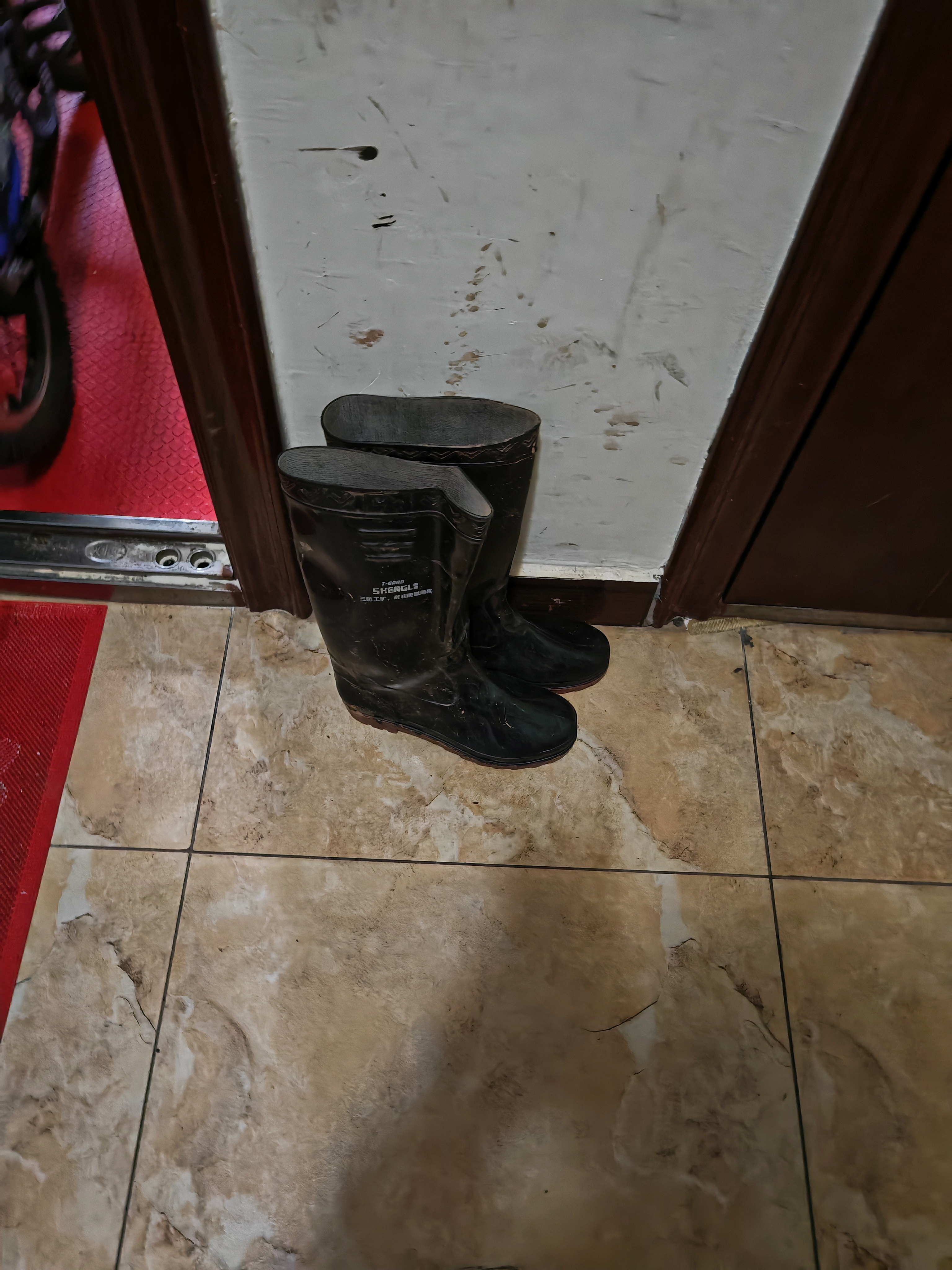 胜丽 雨鞋高筒防水鞋户外雨天耐磨胶鞋不易滑雨靴黑色FPB337 41码 1双 实拍图