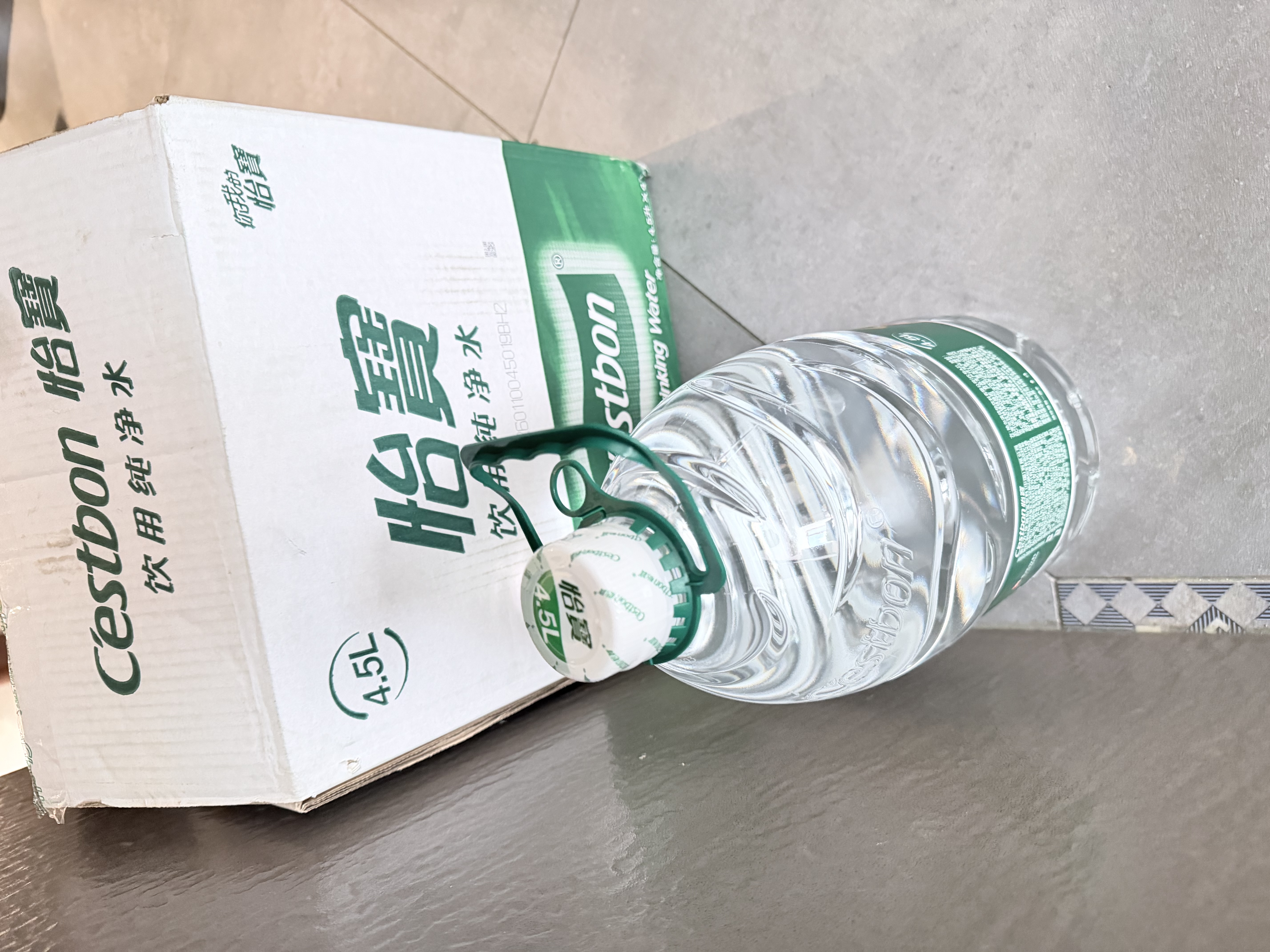 怡宝饮用纯净水4.5L 实拍图