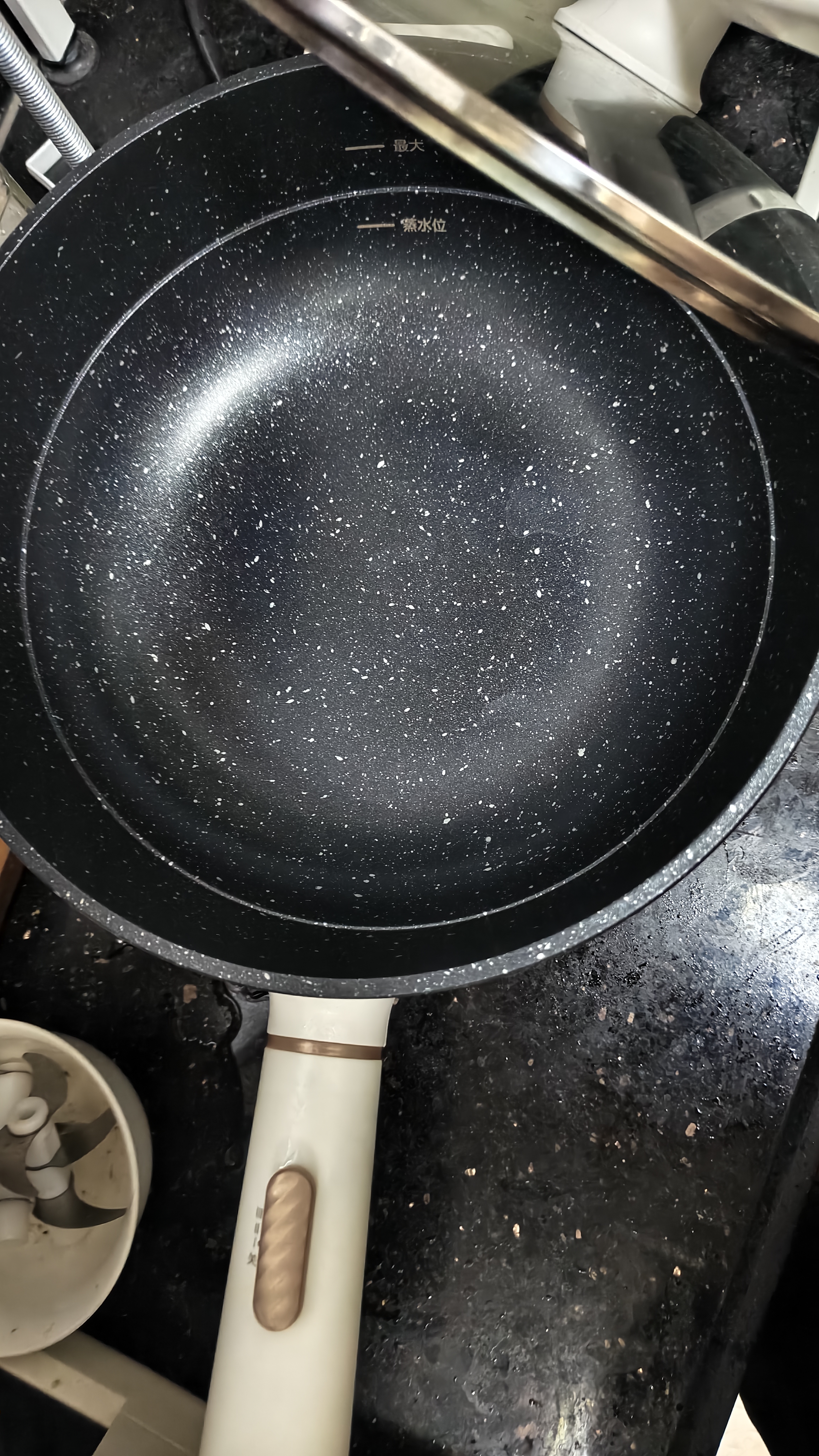 美的（Midea）电炒锅 电煮锅 电火锅 电蒸锅 家用多功能蒸煮炒菜 一体电热锅 4L多用途 HGE2811B 配蒸笼木铲 实拍图