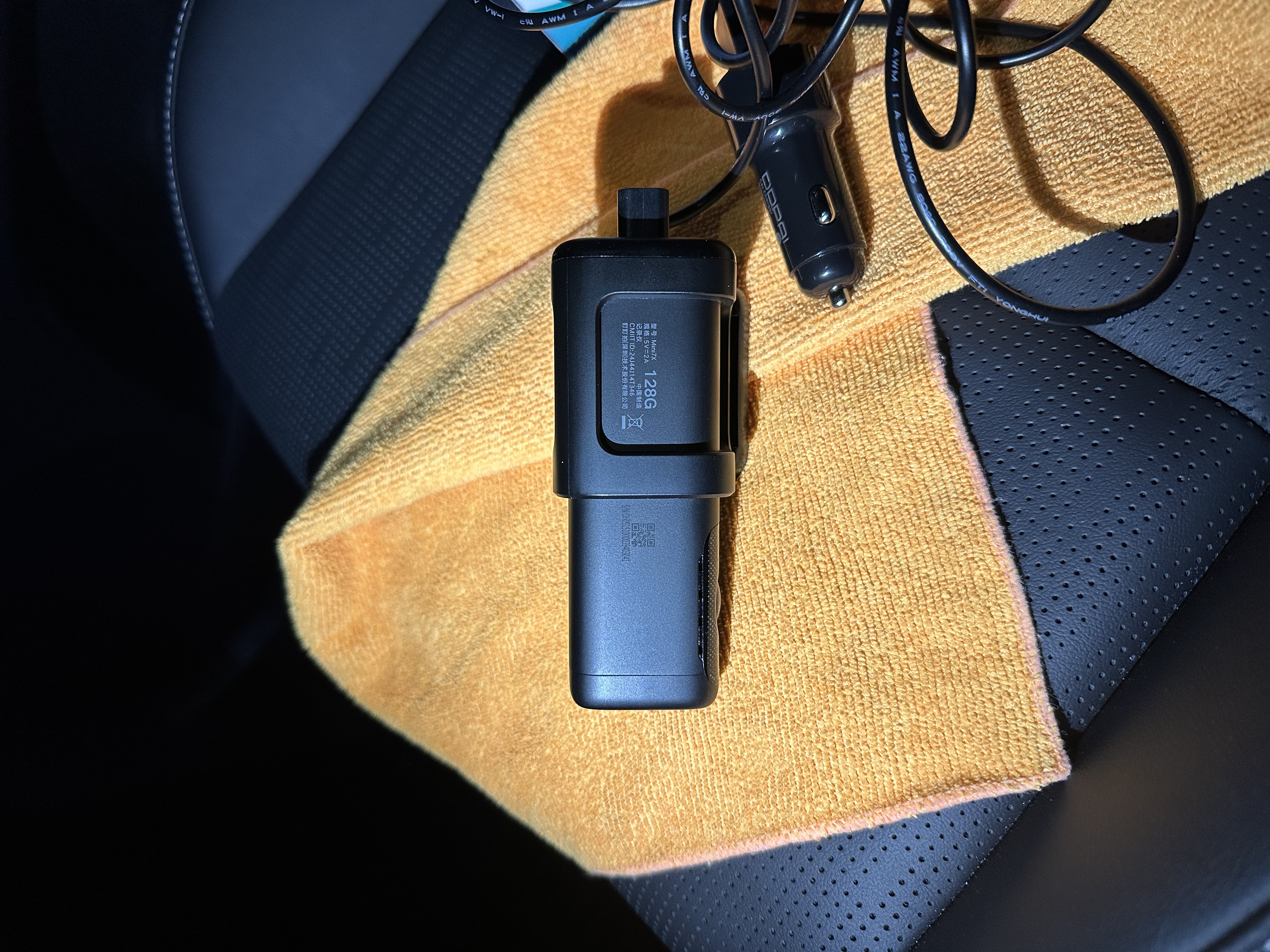 盯盯拍行车记录仪MINI7X 4K黑光夜视 128G内置存储 4G远程互联 停车监控 实拍图