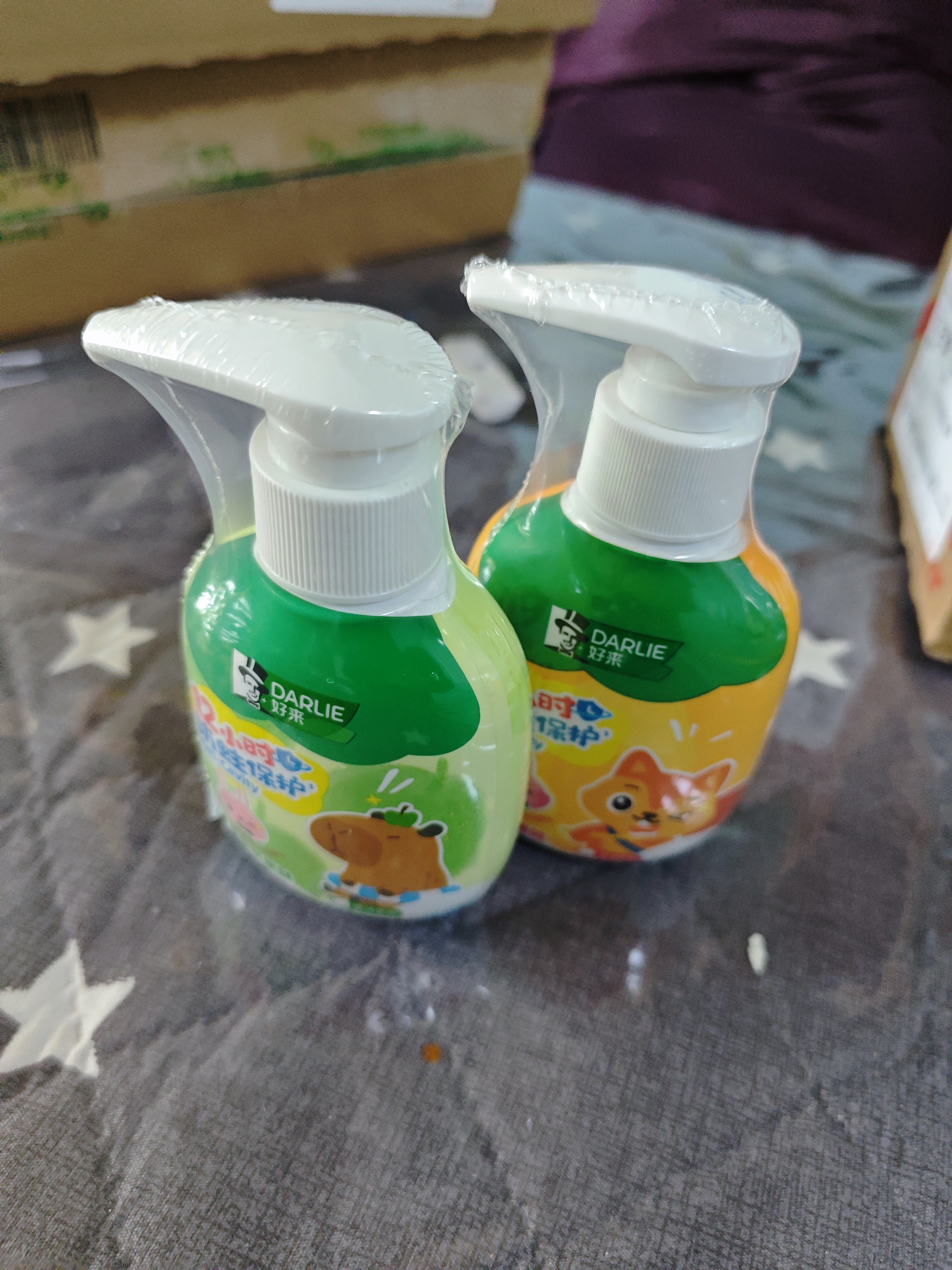 好来（DARLIE）原黑人按压式儿童牙膏2-6-12岁低氟抗糖酸防蛀固齿苹果果香味240g 实拍图