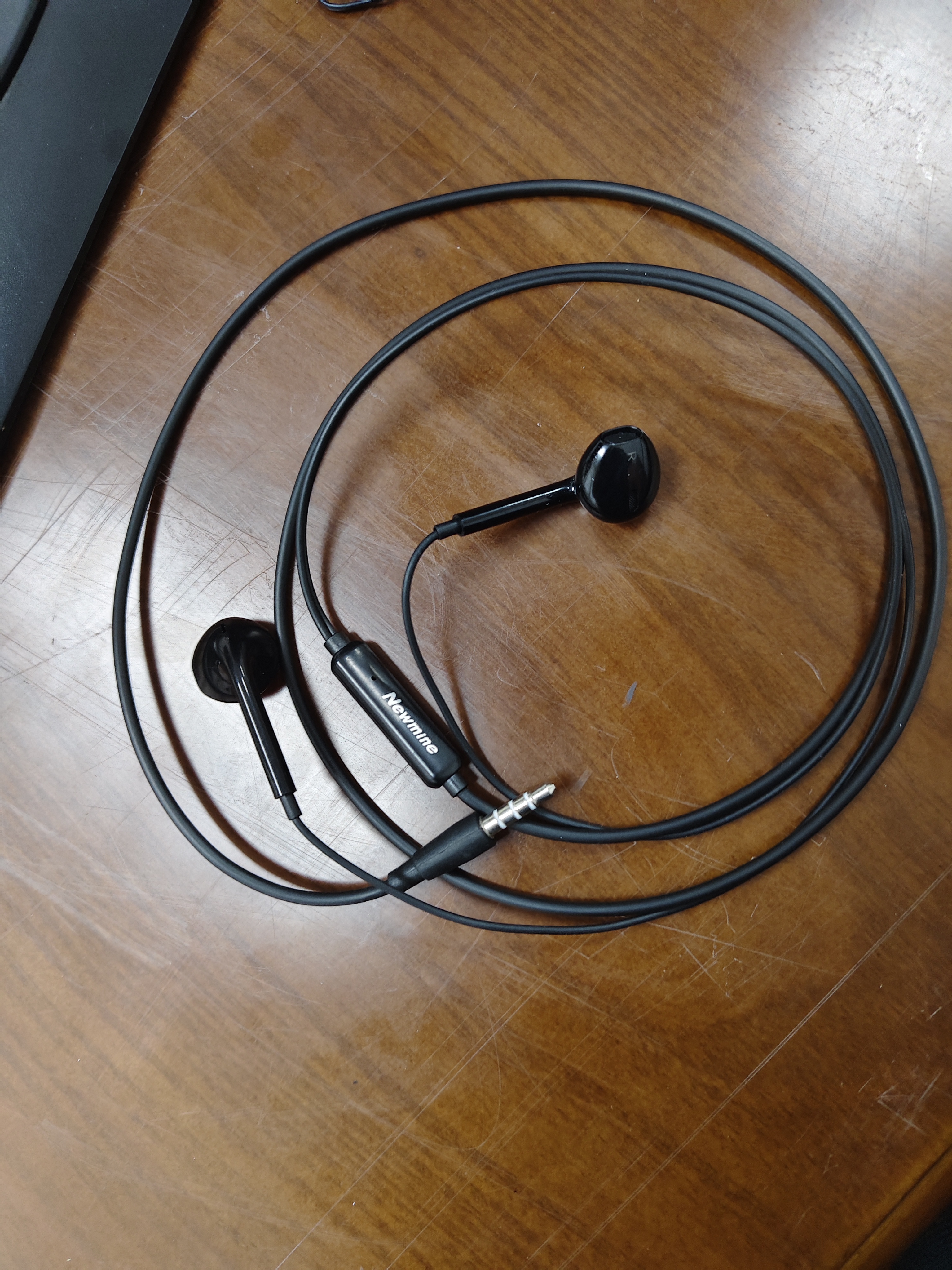 纽曼（Newmine）【TOP榜】NM-LK06 半入耳式线控有线耳机 手机电脑通用 3.5mm接口 游戏 电竞 新款 音乐耳机 黑色 实拍图
