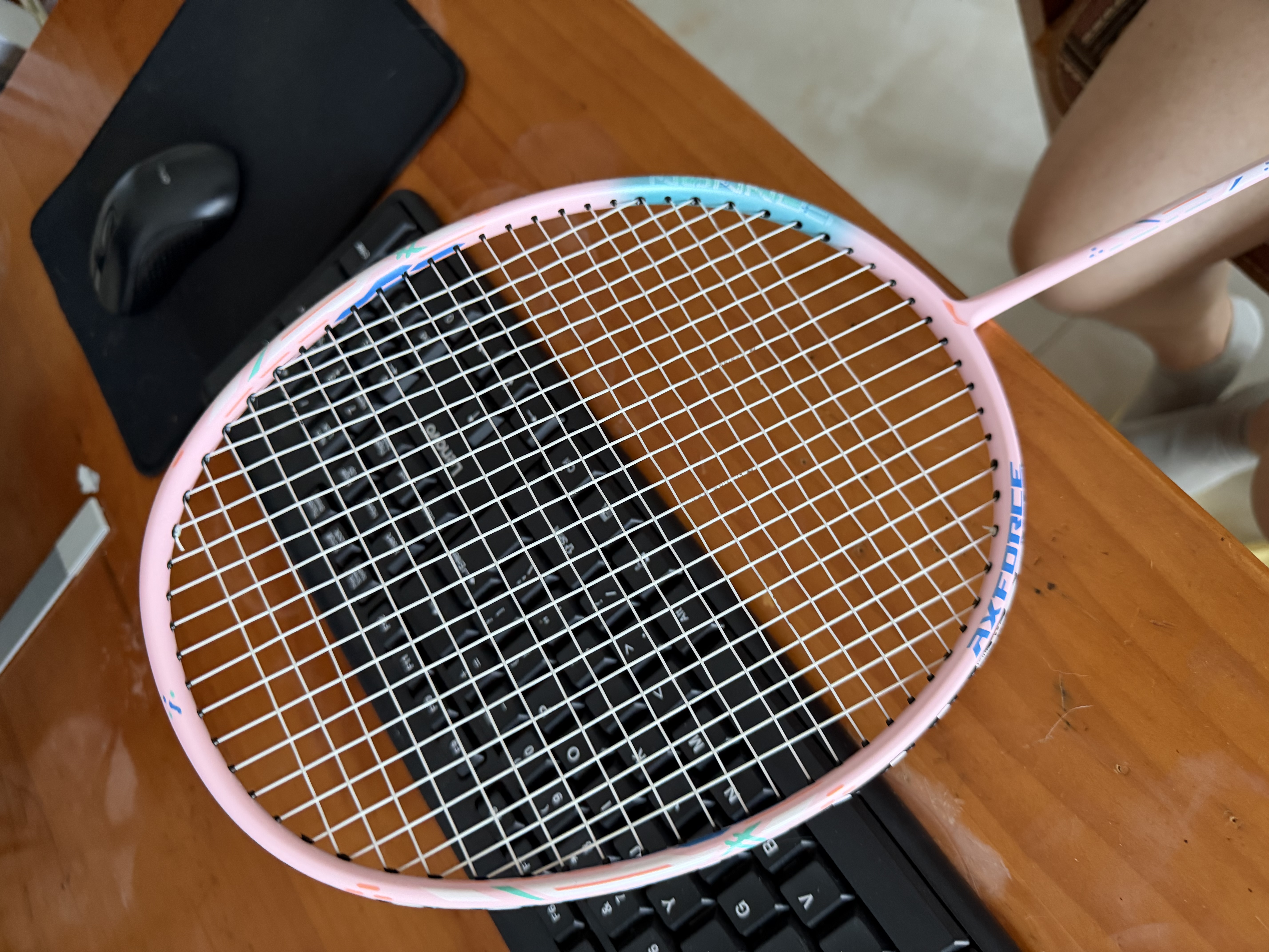 李宁（LI-NING）羽毛球拍新色雷霆小钢炮全碳素碳单拍浅烟粉5U已穿线 AYPW011-50 实拍图