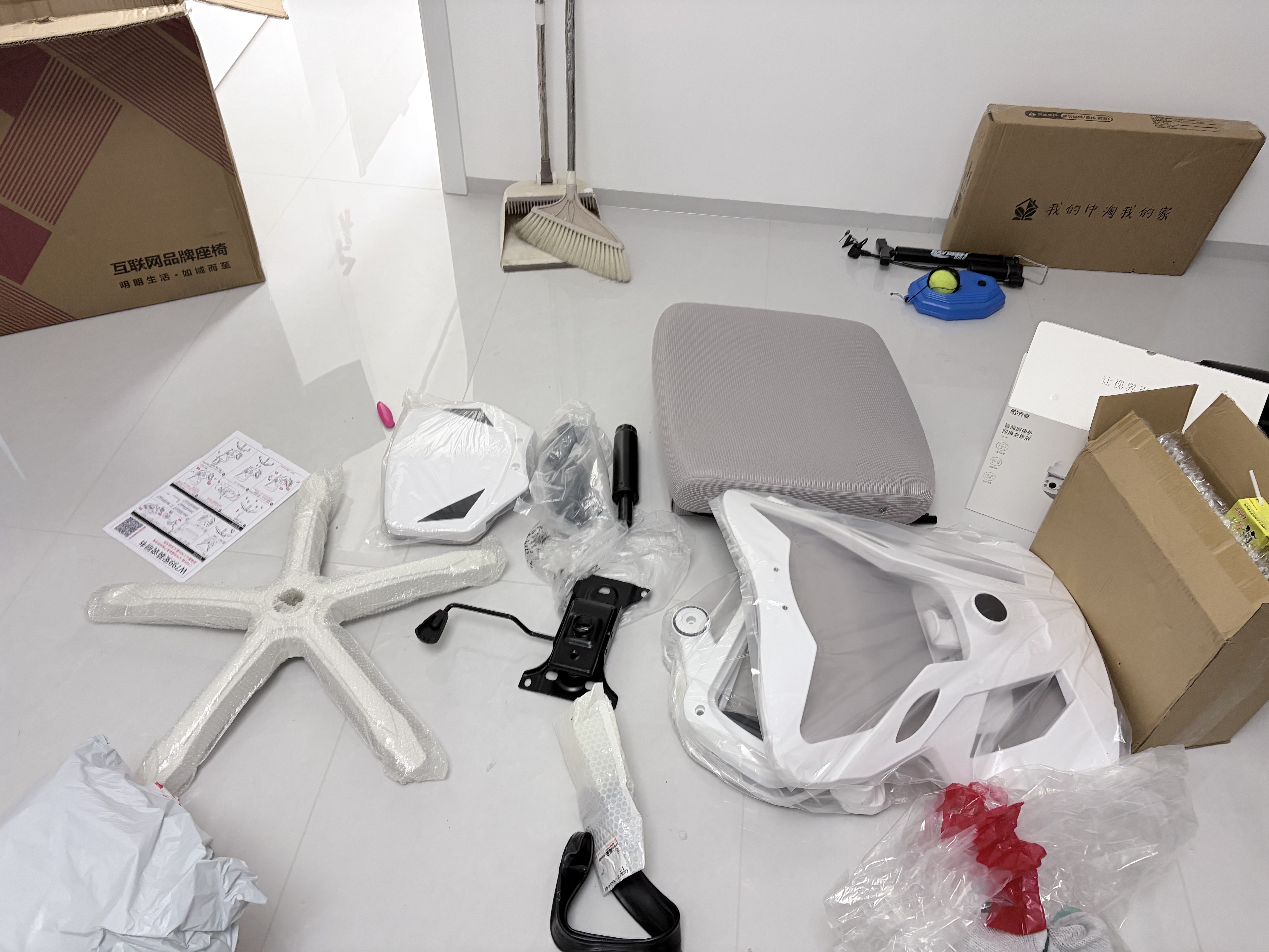 惠寻电脑椅电竞椅子人体工学游戏人工力学座椅久坐宿舍学习可躺办公椅 【高配款】白+170°可躺+乳胶+4级气杆+搁脚 实拍图