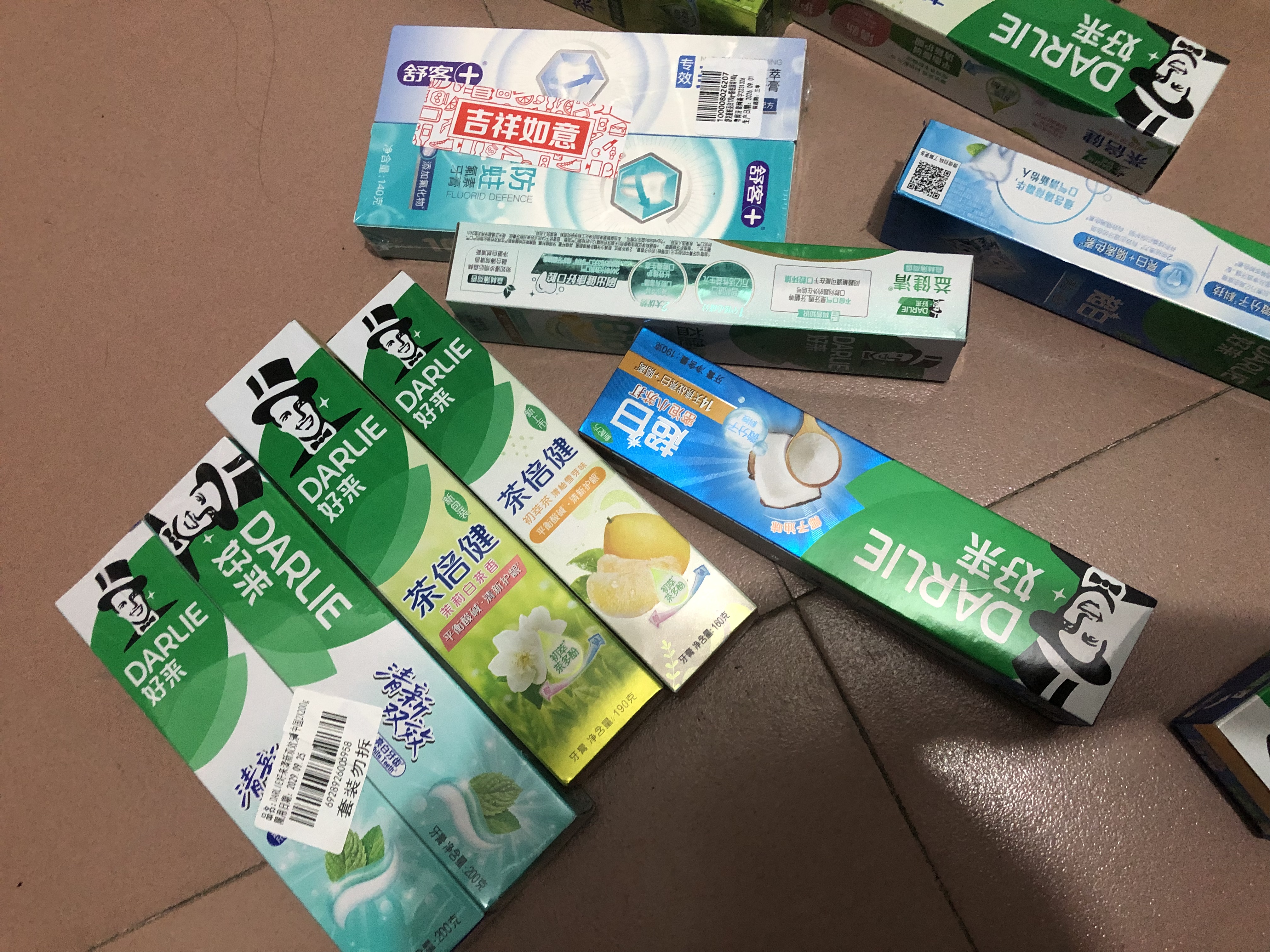 好来（DARLIE）原黑人超白茶倍健牙膏小苏打亮白去渍茶香护龈健齿清新口气共740g 实拍图