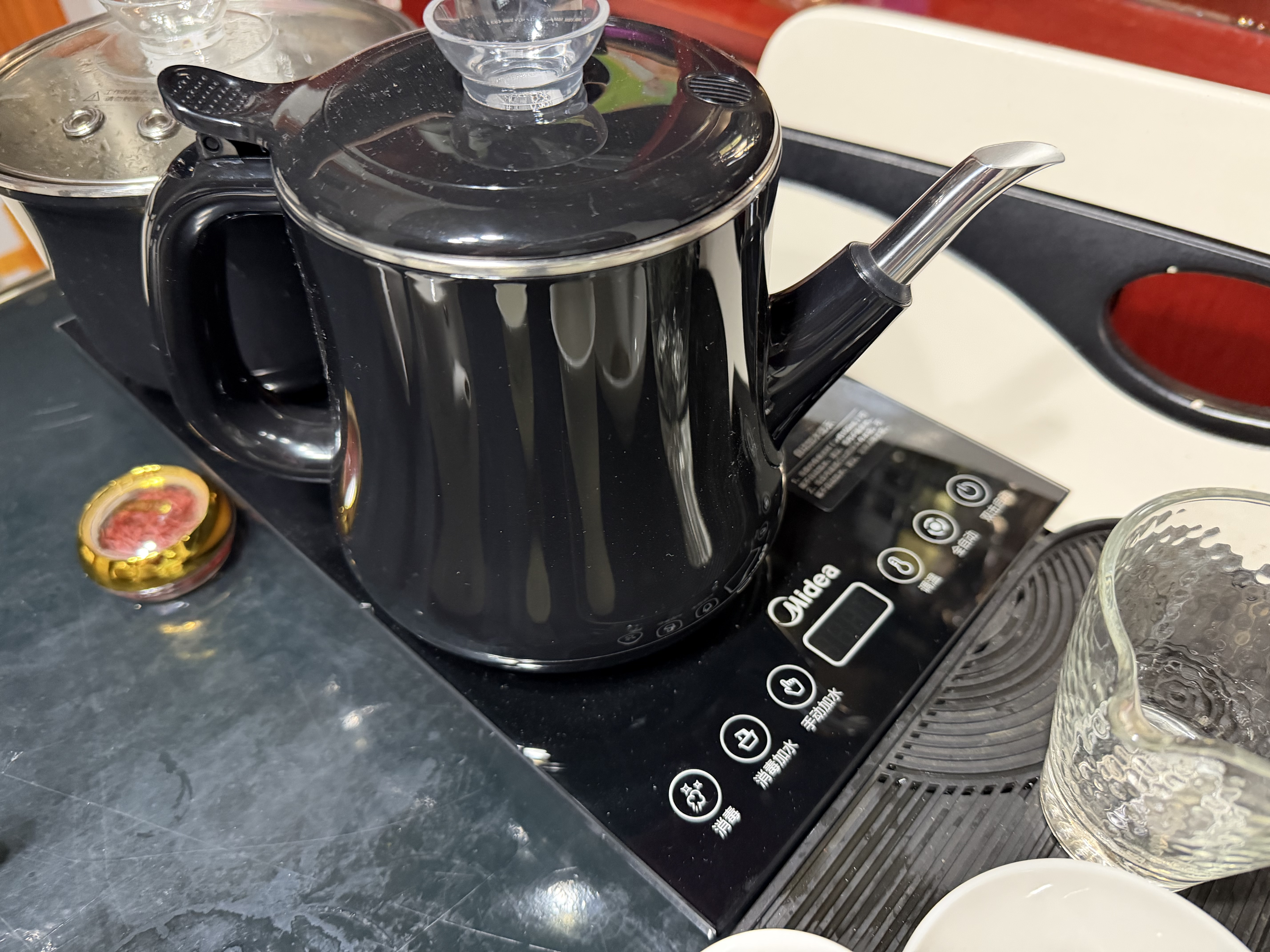 美的（Midea）智能自动上水煮茶器电热水壶0.7L茶台一体电茶炉烧水壶电水壶304不锈钢电茶盘C13 实拍图