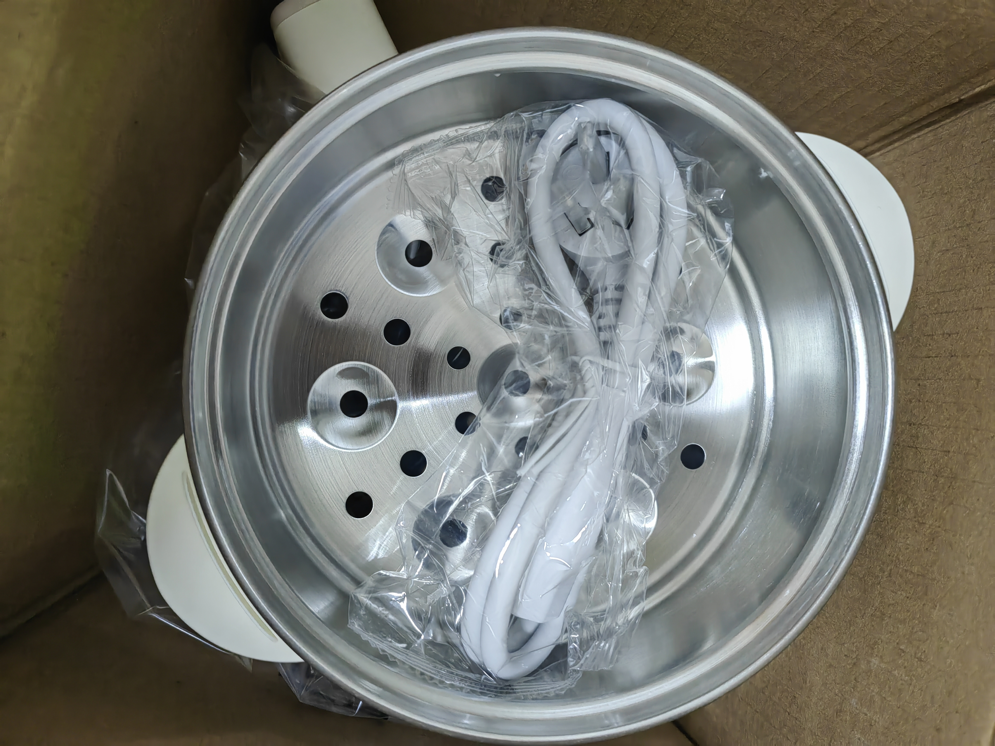 小熊（Bear）不锈钢电煮锅 小型1-2人宿舍小电锅0涂层 多功能一体泡面锅升级钛钢1.7L配304蒸笼电煮锅DRG-J17M3 实拍图
