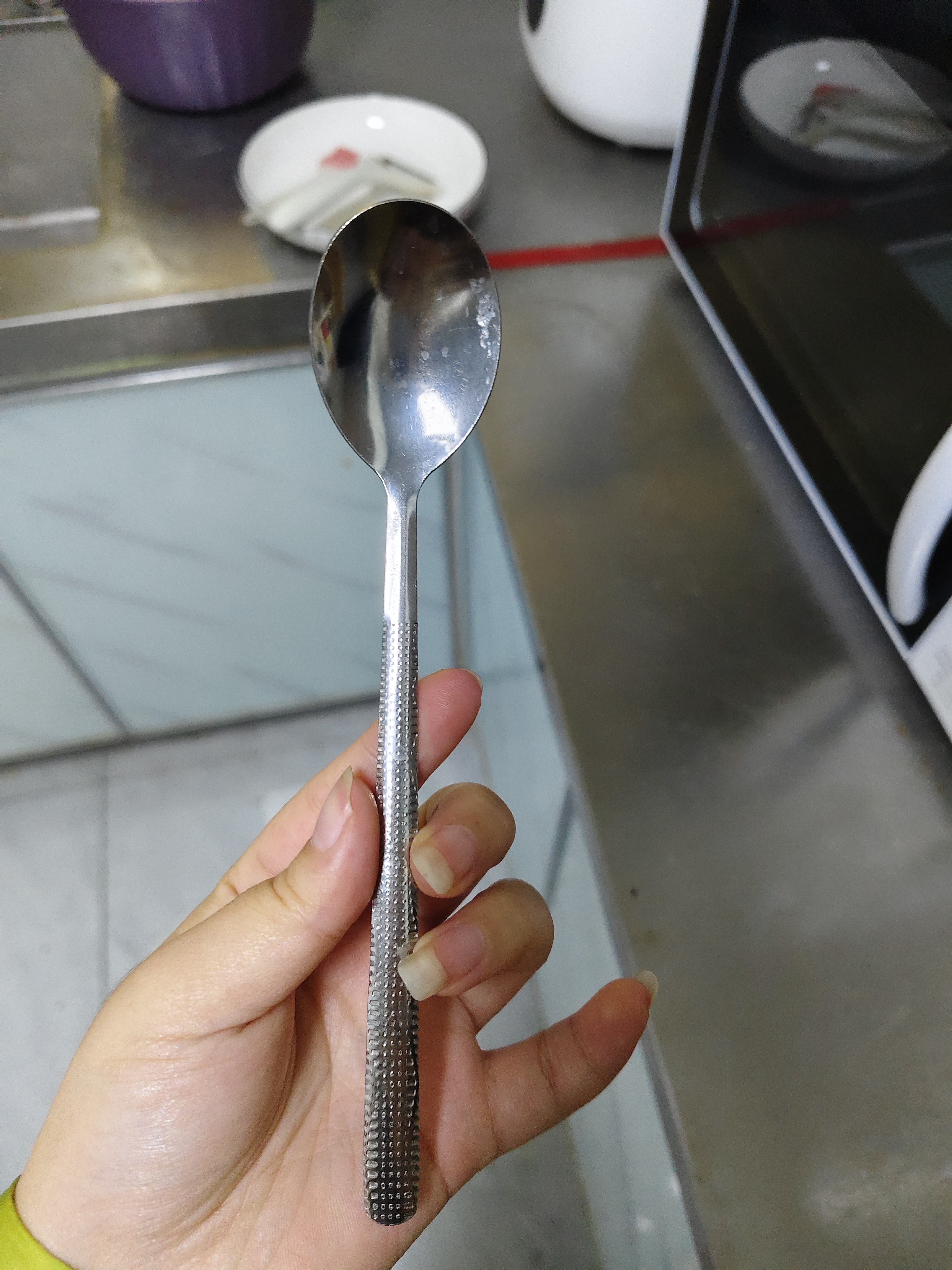 不锈钢勺子家用餐具汤吃饭喝锤纹西餐圆勺调羹主餐勺长柄汤匙 轻奢钻纹勺2支 实拍图