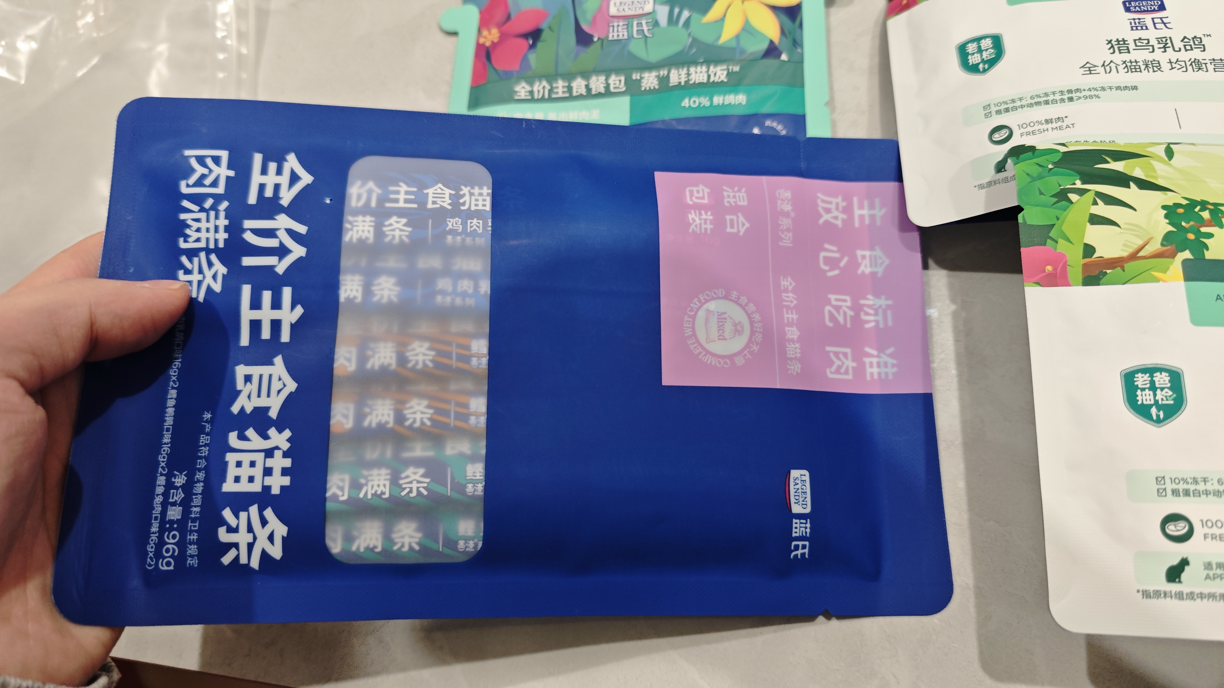 LEGENDSANDY蓝氏乳鸽猫粮幼猫成猫猫零食主食猫条餐包猫咪尝鲜大礼包246g 实拍图