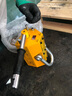 沪工 磁力吊具永磁起重器600KG吸盘手动吸铁吊具强力电磁铁起重吊装器 大V槽400公斤(吸圆钢用) 实拍图