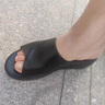 啄木鸟软皮坡跟拖鞋女2025新款厚底增高一字拖夏季外穿轻便妈妈凉拖鞋 黑色 36 实拍图