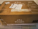 依云（evian）法国原装进口 依云天然矿泉水饮用水  整箱装弱碱性天然山泉水 【英文版】330ml*24 塑料瓶 实拍图