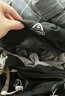 艾王2024新款专业户外登山双肩包40L升大容量耐磨防泼水男女轻便 条纹午夜黑 (第三代8109C) 35+5L（背负系统+送防雨罩） 实拍图