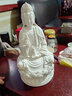 戴玉堂 德化陶瓷坐莲观音菩萨佛像摆件家用供奉微笑观世音娘娘 家居客厅办公室佛堂装饰摆设 10英寸飘带如意财神 玉红金 A02-097A 实拍图
