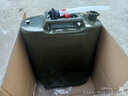 乐往 汽车摩托车便携式汽油桶30L扁桶立式户外加厚汽车油箱 车载应急备用柴油壶储油箱柴油桶 人防战备 实拍图