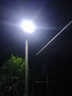 千晏 太阳能灯户外led庭院灯路灯挑臂壁灯防水家用抱杆室外新农村灯杆 4500W铝壳高亮款 光控+遥控器 实拍图