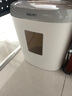 得力（deli）碎纸机 4级保密碎纸机 办公家用桌面迷你小型省力纸张粉碎机碎纸机 可碎光盘卡 1张 4L纸筒 省力手摇 实拍图