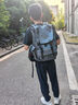 墨一大容量背包男士双肩包大学生书包电脑包短途旅游出差旅行包登山包 灰色 实拍图