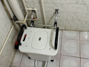 HOEA德国坐便器蹲厕改坐厕神器折叠壁挂式老人孕妇洗澡椅带扶手坐便椅 带防溅挡板+免打孔安装+深度可调 实拍图