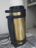 雍財 大容量保温杯男热水瓶家用户外车载旅行壶 1500毫升 金色+背带+小碗】 实拍图