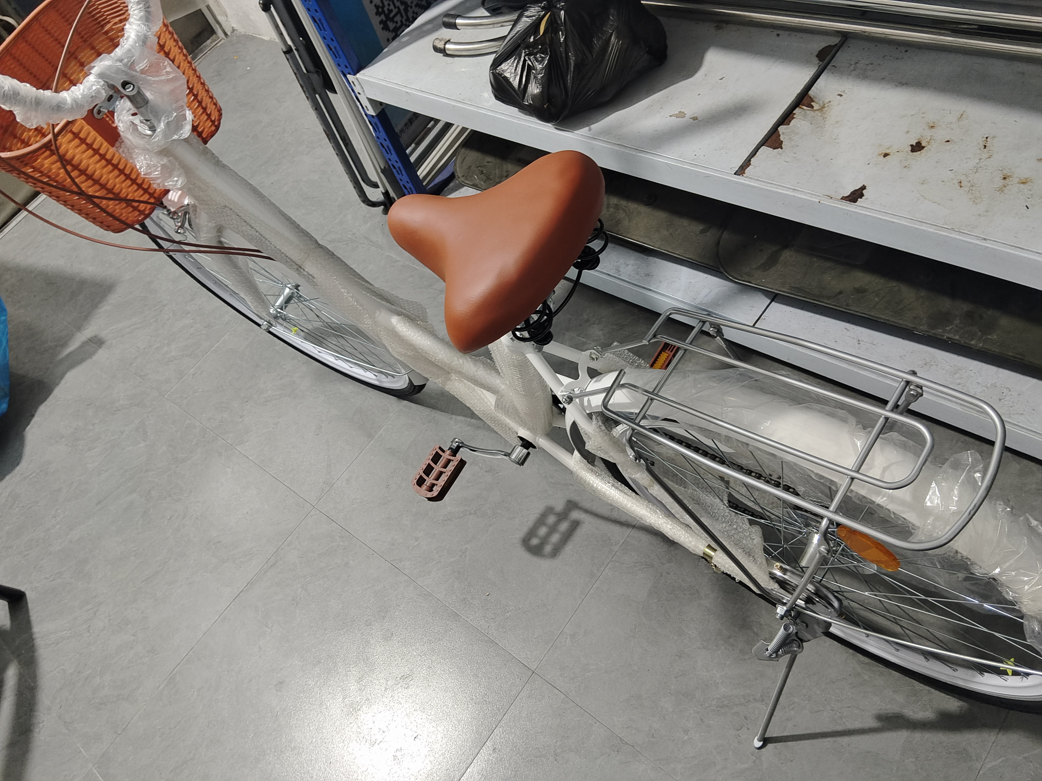 ICOLOUR自行车女成人女士男通勤上班单车轻便款亲子学生复古公主车 尊享白【变速-实心胎不怕扎】 26寸【适合身高：155-175cm】 实拍图