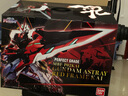 万代（BANDAI） PG 高达 拼装模型玩具 30cm PG 红异端改 实拍图
