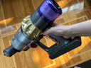 戴森（DYSON）V11智能大吸力吸尘器 手持无线家用吸尘器小型大吸力 除螨 车载可用品牌官方官翻 V11 Absolute Pro无绳吸尘器 实拍图