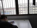 耀沉【24小时发货】电脑桌台式实木桌面简约书桌书架一体办公学习桌子 白架+黑色 长80*宽60*高75 实拍图