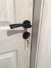 卡贝（cobbe）卧室门锁室内静音磁吸门锁机械房门锁木门把手通用黑色分体锁套装 B款面板锁+平开合页*2+门吸 实拍图