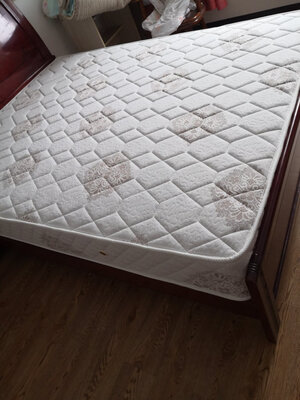 有人知道联乐乳胶床垫怎么样?听说质量很烂是真的吗?