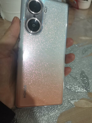 屏幕也很清晰,款式超好看,比50大一些款式手感妥妥的yyds荣耀20i和