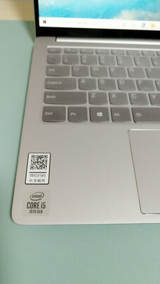 好纠结：联想小新pro14和surface区别哪个好？？优缺点总结分析！！