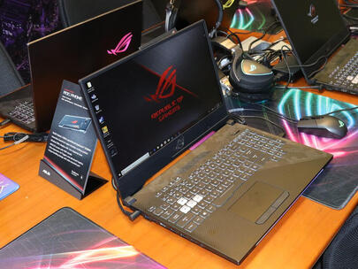 入手评测rog**神4和外星人m17 2020款哪个好？有没有区别