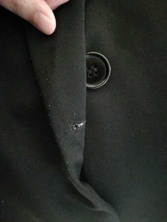 真的是差评了 买一件衣服起球起的不行  客服说退换整了一个月才给我寄回还是个起球的  运费也是不补的 退款也说不能退 就一直浪费大家的时间 穿着起球的衣服