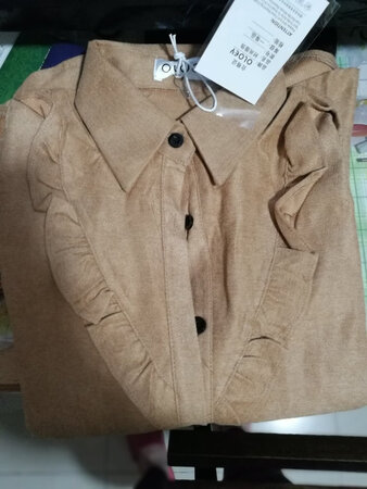 衣服洗的时候有点掉色，布料很舒服，码数很标准