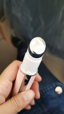 宝贝和图片一样，没有色差，很好操作，三种功能都很有特色，那个导入真的刺的有点疼，和加热一起操作会好一点，每次用的时候都要有心理准备哦，就是很费电，只在晚上用，三天充一次电吧。