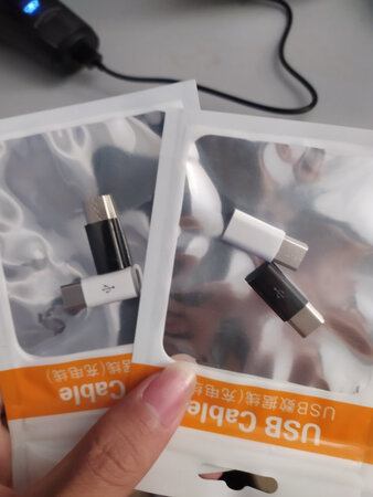 接头有点紧，充电速度挺快，产品不错