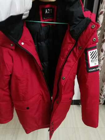 这件衣服也很好看  就是尺码偏大款的  穿起来舒适暖和有气质