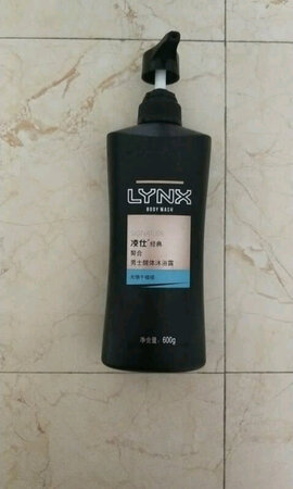 产品包装：还是一如既往的好，严谨
产品香味：薄荷古浓香水味，留着夏天用
使用感受：闻着透心凉
泡沫数量：很多泡沫，一直搓搓搓
其他特色：黑色，包装看着舒服，又是旗舰店，放心购买