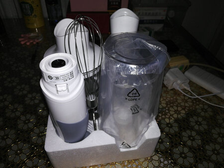 选了好久  最终选了这款   买来给宝宝做辅食用的   特别好用   打的泥很细腻   关键是量少的食材也能打着    非常满意   买小家电还是京东