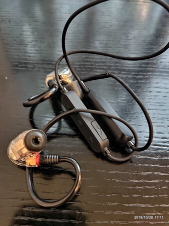 续航能力：没有掉过电
其他特色：配合我的Live，刚刚好